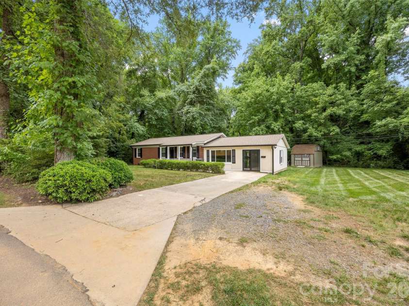 611 Lewis Street, Dallas, NC 28034.  MLS# CAR4393178, YatesRealty ID 33268. 