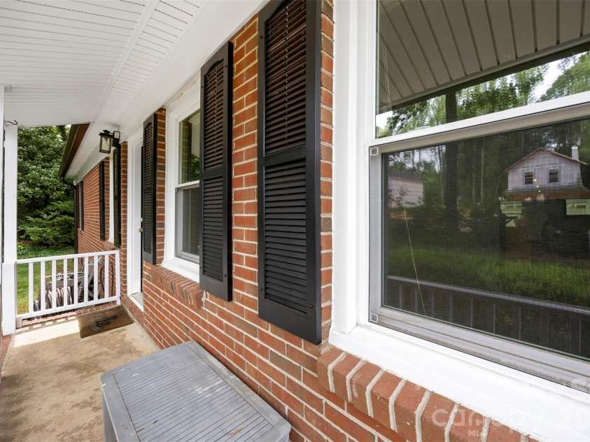 611 Lewis Street, Dallas, NC 28034.  MLS# CAR4393178, YatesRealty ID 33268. 