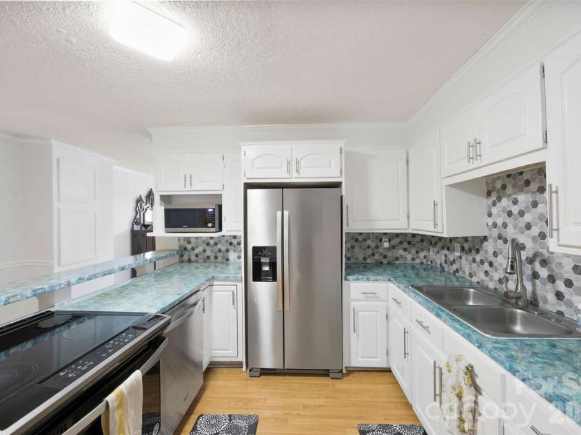 611 Lewis Street, Dallas, NC 28034.  MLS# CAR4393178, YatesRealty ID 33268. 
