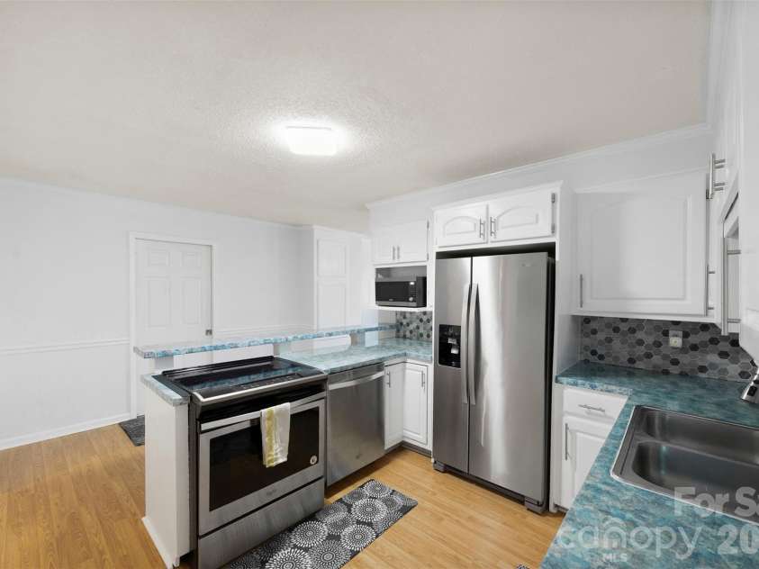 611 Lewis Street, Dallas, NC 28034.  MLS# CAR4393178, YatesRealty ID 33268. 