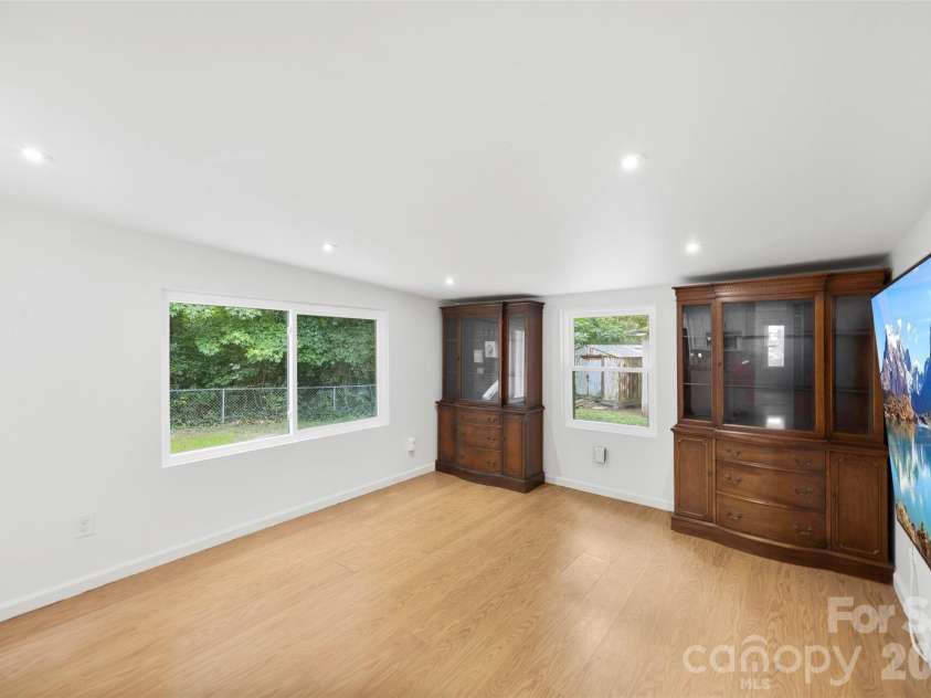 611 Lewis Street, Dallas, NC 28034.  MLS# CAR4393178, YatesRealty ID 33268. 