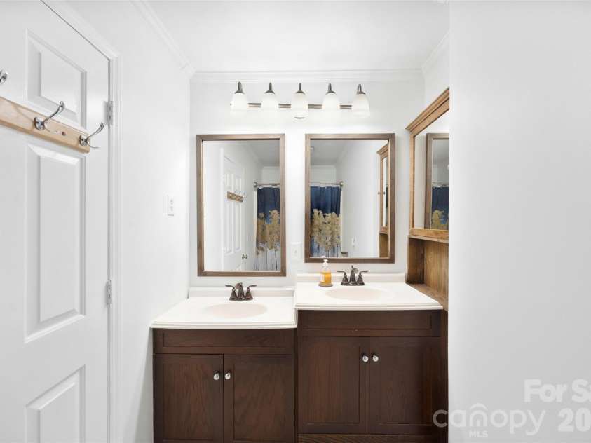 611 Lewis Street, Dallas, NC 28034.  MLS# CAR4393178, YatesRealty ID 33268. 