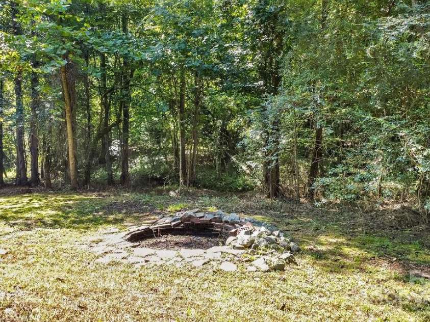 872 Hayes Road, Columbus, NC 28722.  MLS# CAR4291604, YatesRealty ID 33269. 