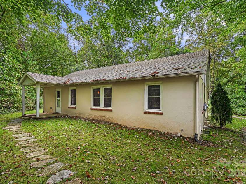 80 Mills Gap Road, Asheville, NC 28803.  MLS# CAR4315944, YatesRealty ID 3327. 
