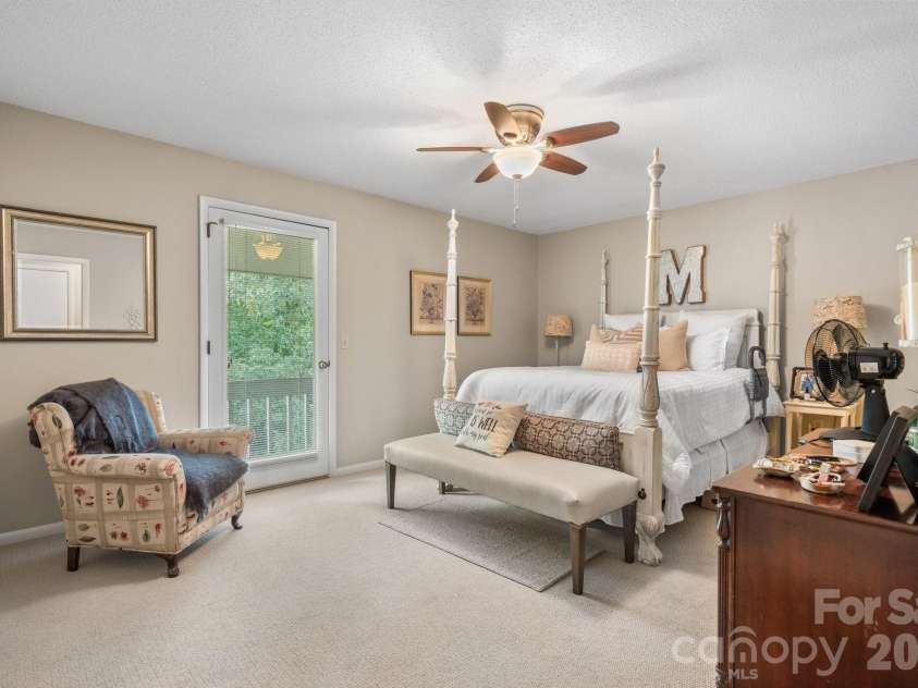 446 17th Avenue Drive, Hickory, NC 28601.  MLS# CAR4396658, YatesRealty ID 33270. 2nd level primary suite
