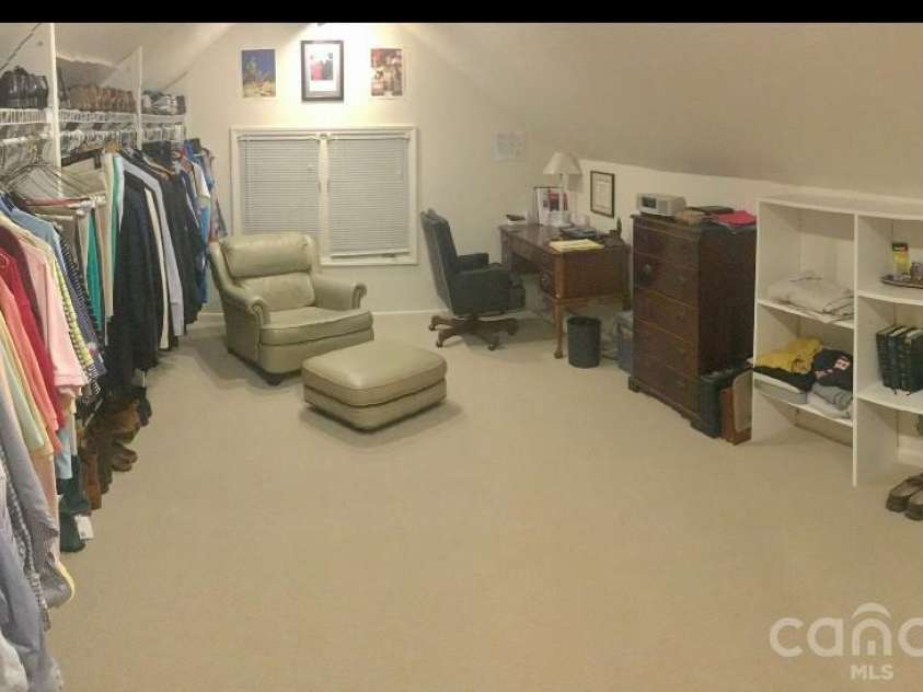 446 17th Avenue Drive, Hickory, NC 28601.  MLS# CAR4396658, YatesRealty ID 33270. 2nd level primary suite