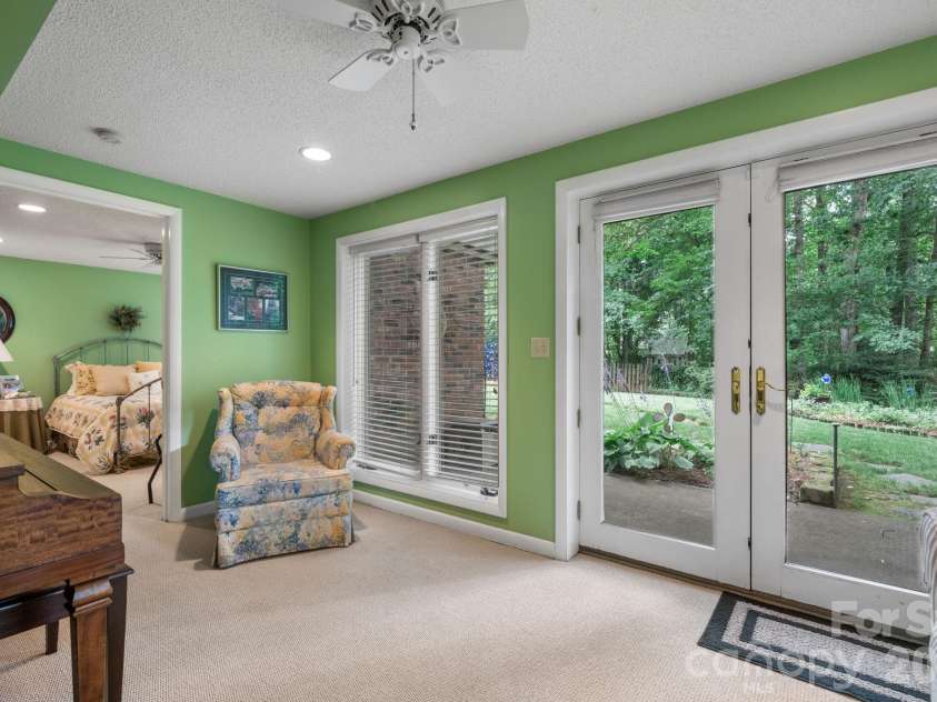 446 17th Avenue Drive, Hickory, NC 28601.  MLS# CAR4396658, YatesRealty ID 33270. Bsmt Apartment