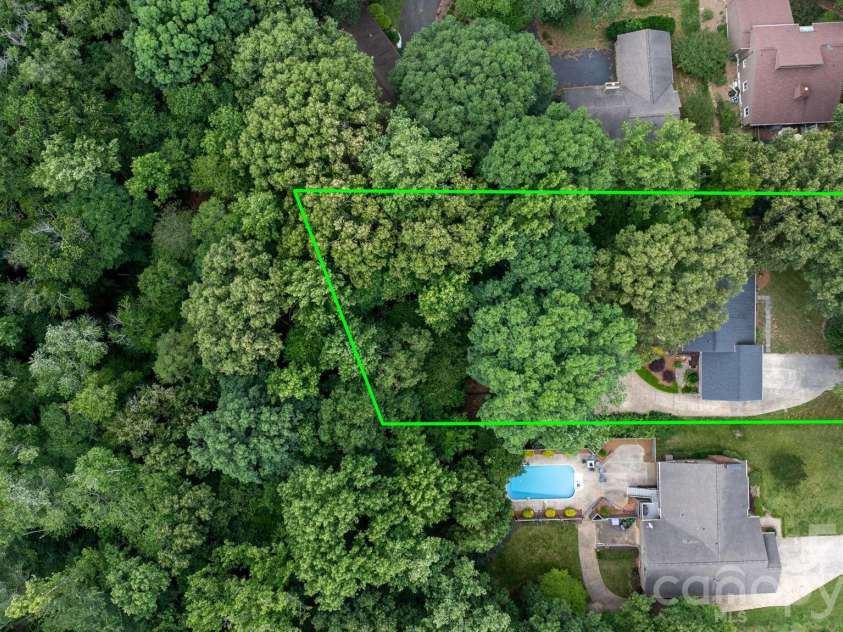 446 17th Avenue Drive, Hickory, NC 28601.  MLS# CAR4396658, YatesRealty ID 33270. Lot lines are approximate