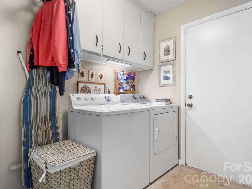 446 17th Avenue Drive, Hickory, NC 28601.  MLS# CAR4396658, YatesRealty ID 33270. Steps lead to bsmt from laundry room