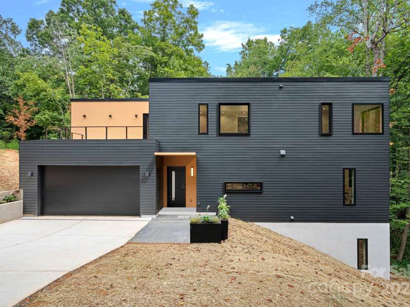 801 Autumnwood Lane, Charlotte, NC 28213.  MLS# CAR4286678, YatesRealty ID 33271. 