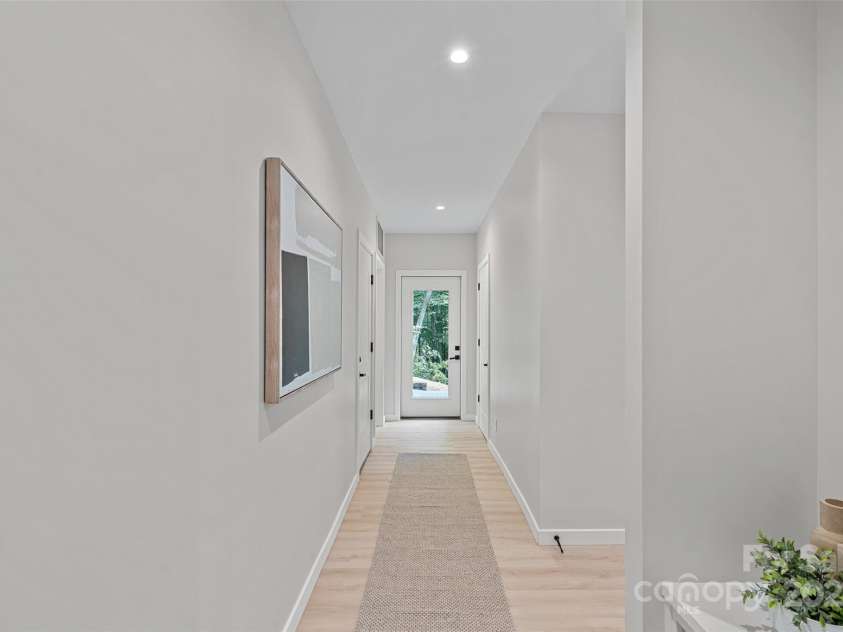 801 Autumnwood Lane, Charlotte, NC 28213.  MLS# CAR4286678, YatesRealty ID 33271. 