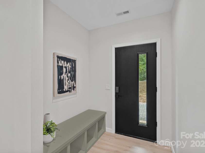 801 Autumnwood Lane, Charlotte, NC 28213.  MLS# CAR4286678, YatesRealty ID 33271. 