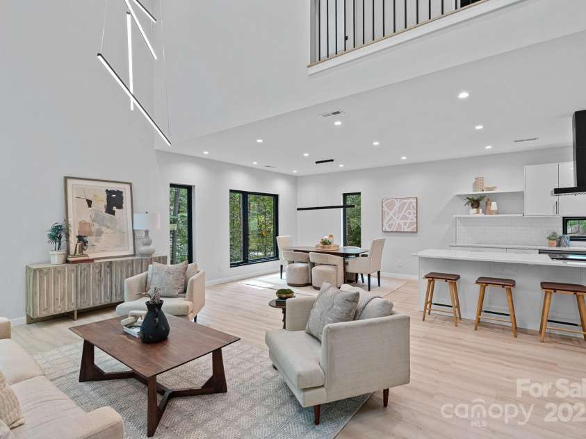 801 Autumnwood Lane, Charlotte, NC 28213.  MLS# CAR4286678, YatesRealty ID 33271. 