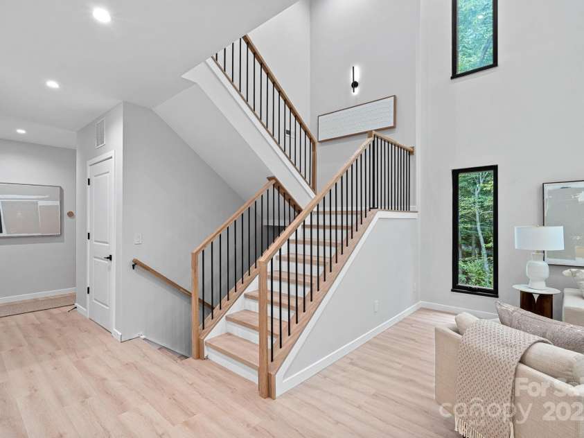 801 Autumnwood Lane, Charlotte, NC 28213.  MLS# CAR4286678, YatesRealty ID 33271. 