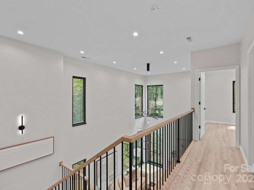 801 Autumnwood Lane, Charlotte, NC 28213.  MLS# CAR4286678, YatesRealty ID 33271. 