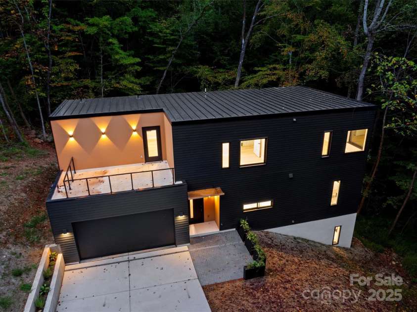 801 Autumnwood Lane, Charlotte, NC 28213.  MLS# CAR4286678, YatesRealty ID 33271. 