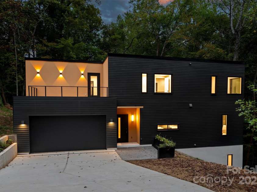 801 Autumnwood Lane, Charlotte, NC 28213.  MLS# CAR4286678, YatesRealty ID 33271. 