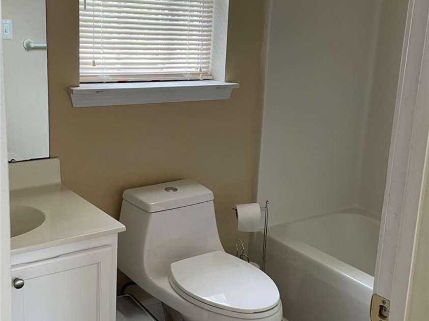 6912 Alanbrook Road, Charlotte, NC 28215.  MLS# CAR4284888, YatesRealty ID 33272. 