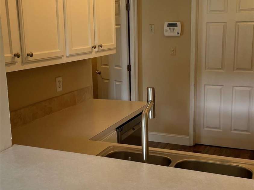 6912 Alanbrook Road, Charlotte, NC 28215.  MLS# CAR4284888, YatesRealty ID 33272. 