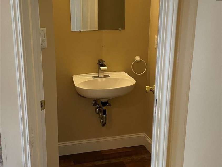 6912 Alanbrook Road, Charlotte, NC 28215.  MLS# CAR4284888, YatesRealty ID 33272. 