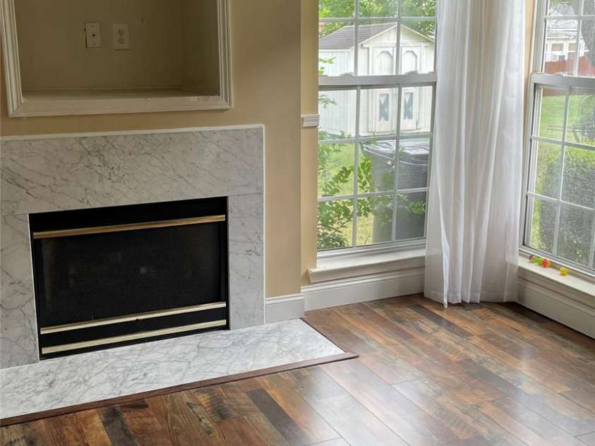 6912 Alanbrook Road, Charlotte, NC 28215.  MLS# CAR4284888, YatesRealty ID 33272. Living Room