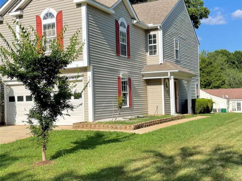 6912 Alanbrook Road, Charlotte, NC 28215.  MLS# CAR4284888, YatesRealty ID 33272. Right profile