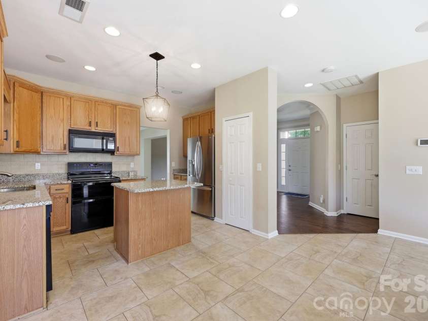 9004 Scottsboro Drive, Huntersville, NC 28078.  MLS# CAR4394126, YatesRealty ID 33272. Kitchen