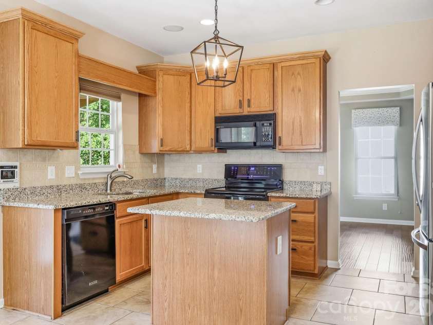 9004 Scottsboro Drive, Huntersville, NC 28078.  MLS# CAR4394126, YatesRealty ID 33272. Kitchen