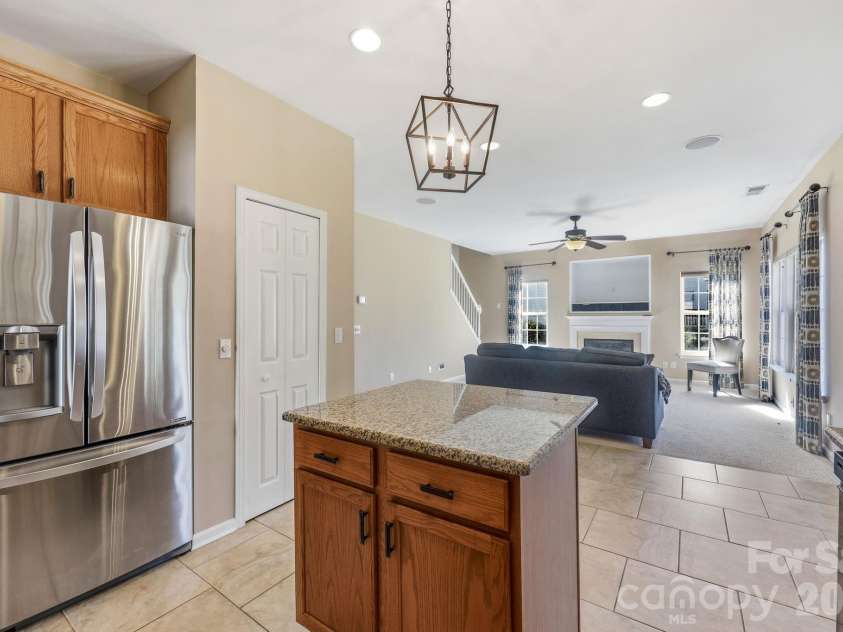 9004 Scottsboro Drive, Huntersville, NC 28078.  MLS# CAR4394126, YatesRealty ID 33272. Kitchen