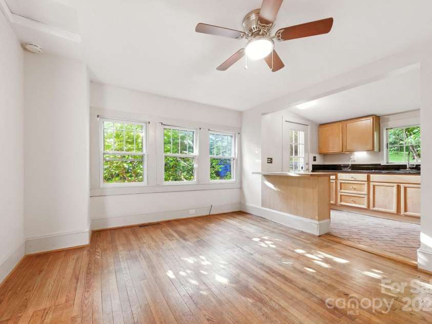 54 Downing Street, Asheville, NC 28806.  MLS# CAR4274017, YatesRealty ID 33273. 