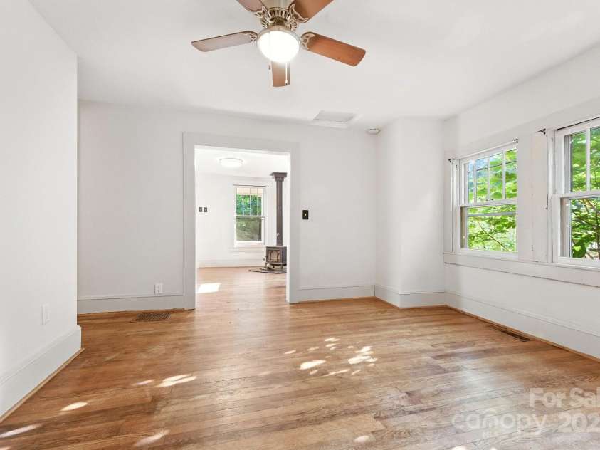 54 Downing Street, Asheville, NC 28806.  MLS# CAR4274017, YatesRealty ID 33273. 