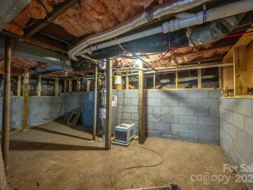 54 Downing Street, Asheville, NC 28806.  MLS# CAR4274017, YatesRealty ID 33273. 