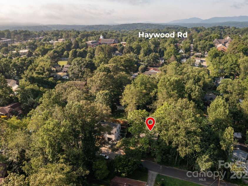 54 Downing Street, Asheville, NC 28806.  MLS# CAR4274017, YatesRealty ID 33273. 