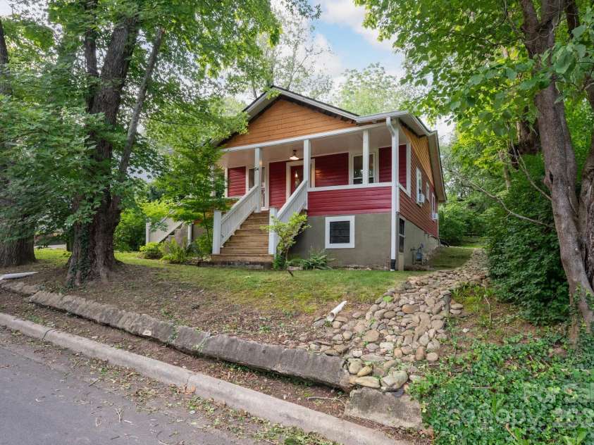 54 Downing Street, Asheville, NC 28806.  MLS# CAR4274017, YatesRealty ID 33273. Charming 1927 Bungalow in prime West Asheville