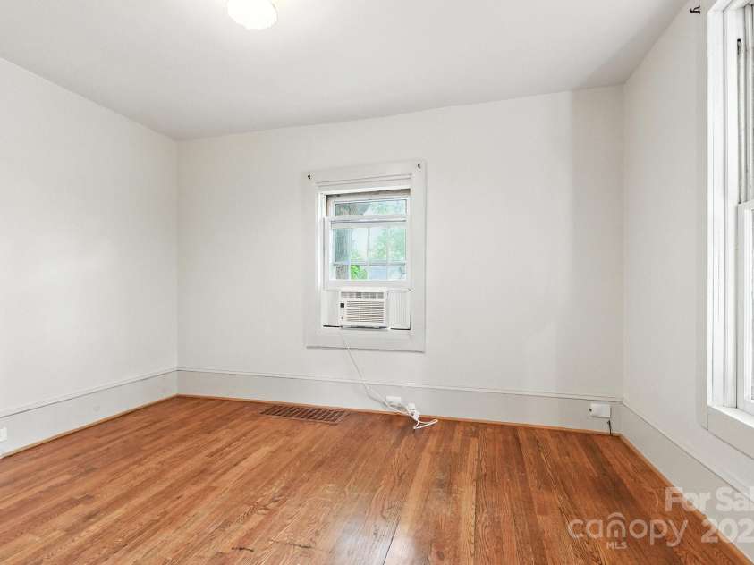 54 Downing Street, Asheville, NC 28806.  MLS# CAR4274017, YatesRealty ID 33273. Clean walls and wood floors