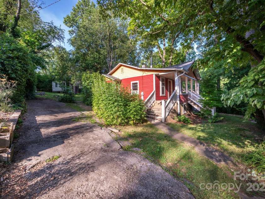 54 Downing Street, Asheville, NC 28806.  MLS# CAR4274017, YatesRealty ID 33273. Convenient Off-street parking