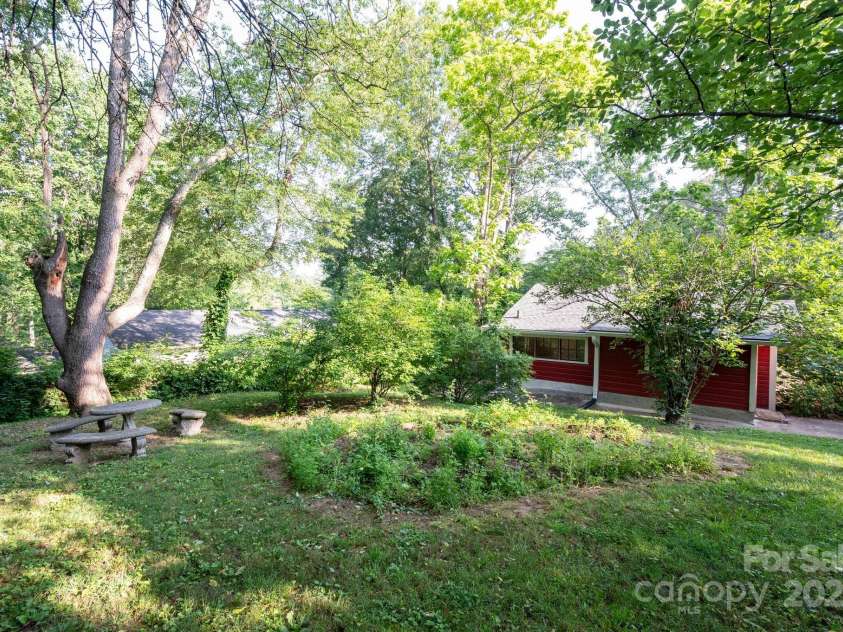 54 Downing Street, Asheville, NC 28806.  MLS# CAR4274017, YatesRealty ID 33273. Shady yard for enjoying a summer meal