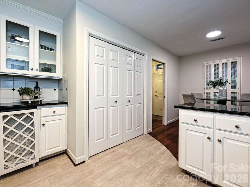 7417 Red Oak Lane, Charlotte, NC 28226.  MLS# CAR4348811, YatesRealty ID 33273. 