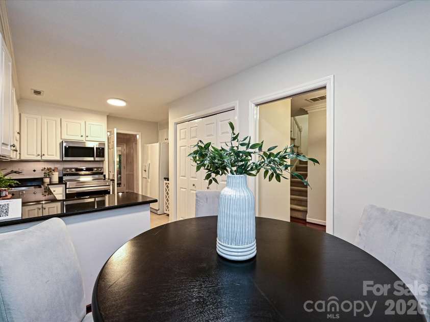 7417 Red Oak Lane, Charlotte, NC 28226.  MLS# CAR4348811, YatesRealty ID 33273. 