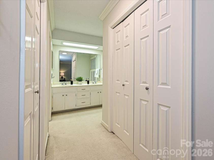 7417 Red Oak Lane, Charlotte, NC 28226.  MLS# CAR4348811, YatesRealty ID 33273. 