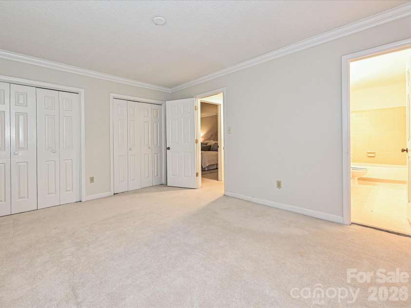 7417 Red Oak Lane, Charlotte, NC 28226.  MLS# CAR4348811, YatesRealty ID 33273. 