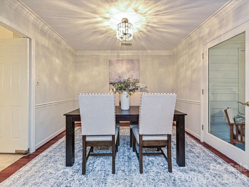 7417 Red Oak Lane, Charlotte, NC 28226.  MLS# CAR4348811, YatesRealty ID 33273. Dining Room