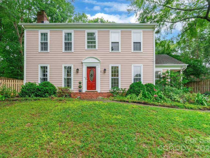 6816 Porterfield Road, Charlotte, NC 28226.  MLS# CAR4290943, YatesRealty ID 33274. 