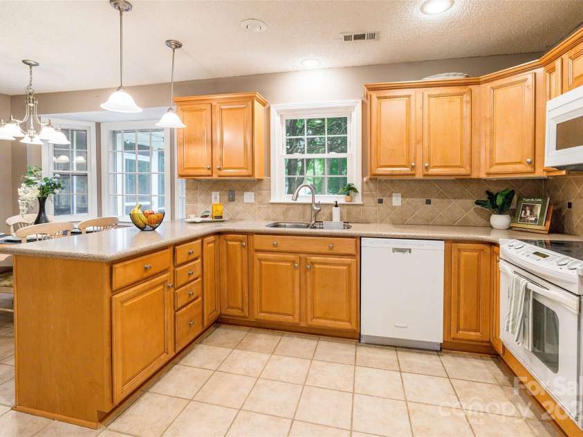 6816 Porterfield Road, Charlotte, NC 28226.  MLS# CAR4290943, YatesRealty ID 33274. 