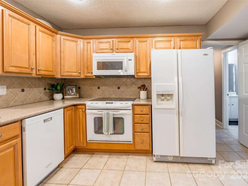 6816 Porterfield Road, Charlotte, NC 28226.  MLS# CAR4290943, YatesRealty ID 33274. 