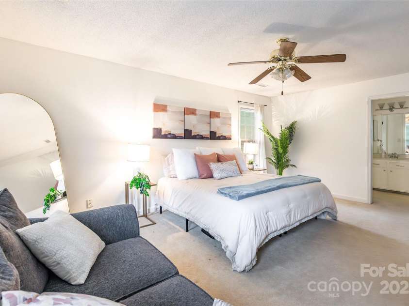 6816 Porterfield Road, Charlotte, NC 28226.  MLS# CAR4290943, YatesRealty ID 33274. 