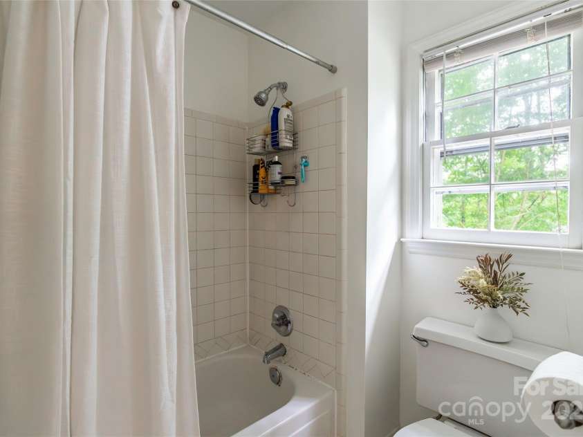 6816 Porterfield Road, Charlotte, NC 28226.  MLS# CAR4290943, YatesRealty ID 33274. 