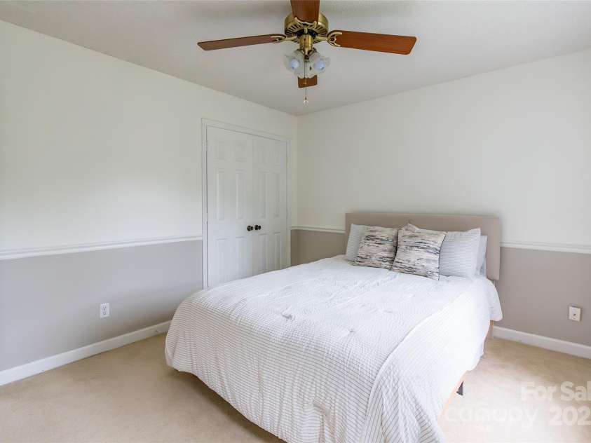 6816 Porterfield Road, Charlotte, NC 28226.  MLS# CAR4290943, YatesRealty ID 33274. 