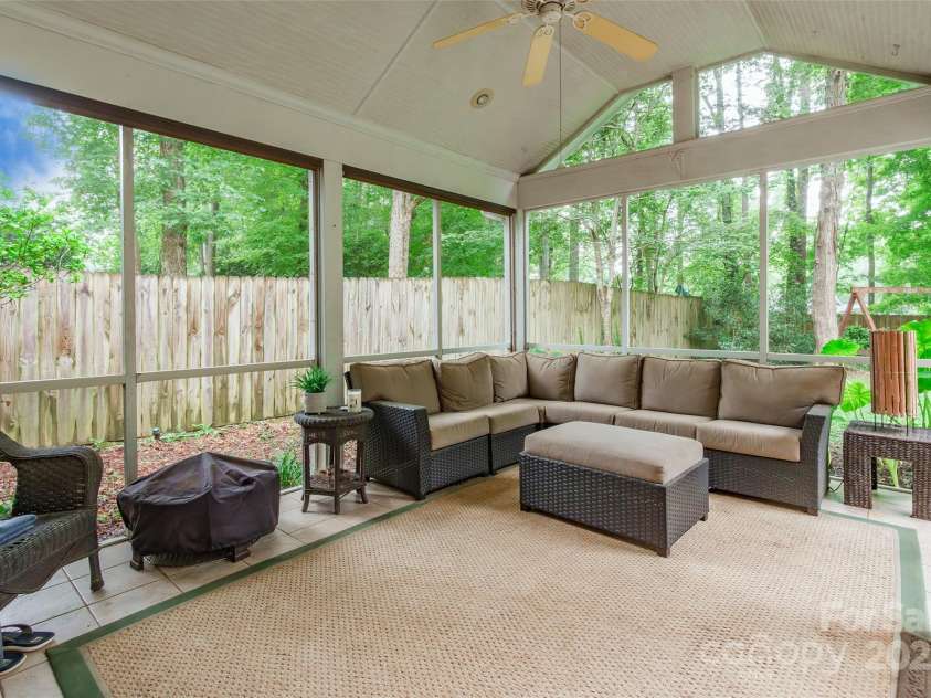 6816 Porterfield Road, Charlotte, NC 28226.  MLS# CAR4290943, YatesRealty ID 33274. 