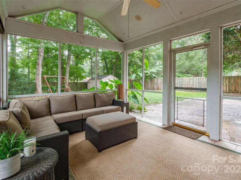 6816 Porterfield Road, Charlotte, NC 28226.  MLS# CAR4290943, YatesRealty ID 33274. 